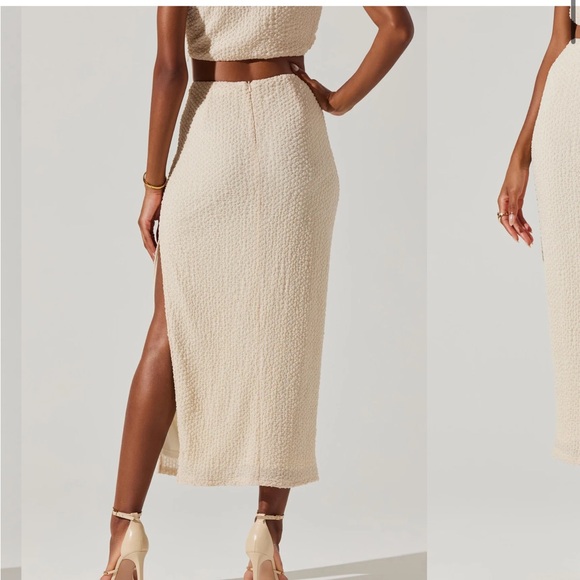 Astr Keely Textured Midi Skirt - Picture 2 of 4